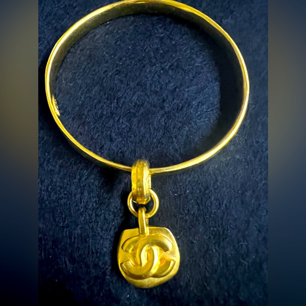 Chanel vantage bracelet 96P France.